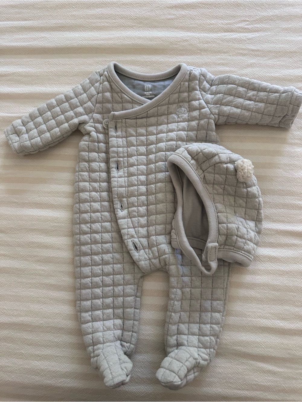 GAP Quilted Light Gray Footed One-Piece with Matching Hat